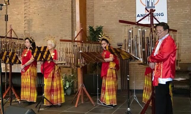 DYD Angklung Orkest - Concert in Hoofddorp Joannes de Doper parochie